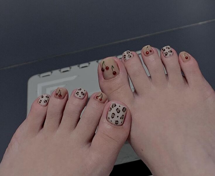 Leopard print pedicure art at KK Nail Studio, Long Island City nail salon