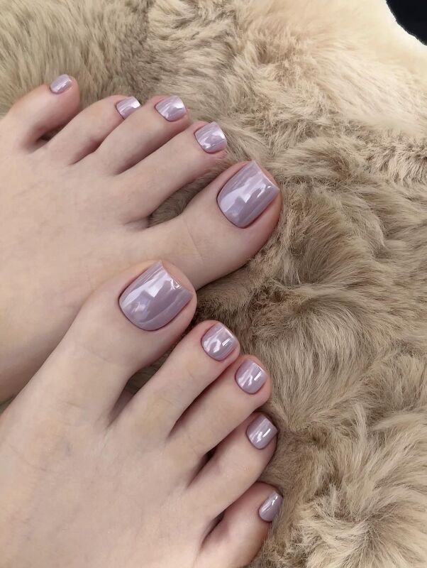 Lilac chrome gel pedicure at KK Nail Studio, Long Island City nail salon
